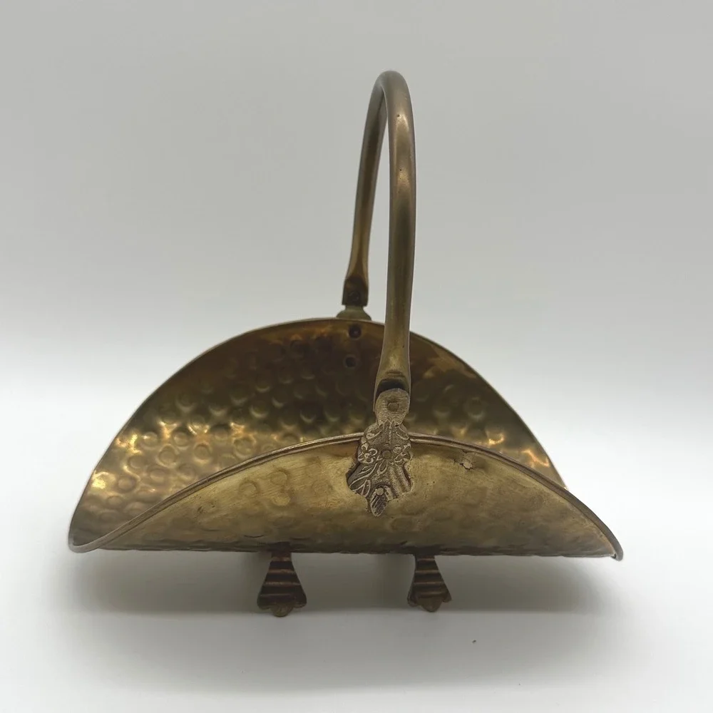 Vtg Hammered Brass Decorative Small Basket With Handle And Claw Feet 9